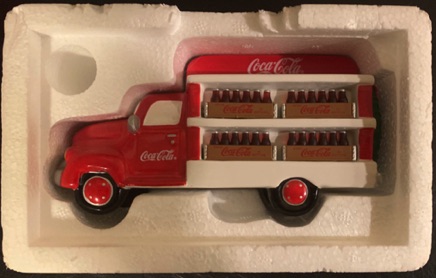 4347-2 € 25,00 coca cola snow village delivery truck porselein.jpeg